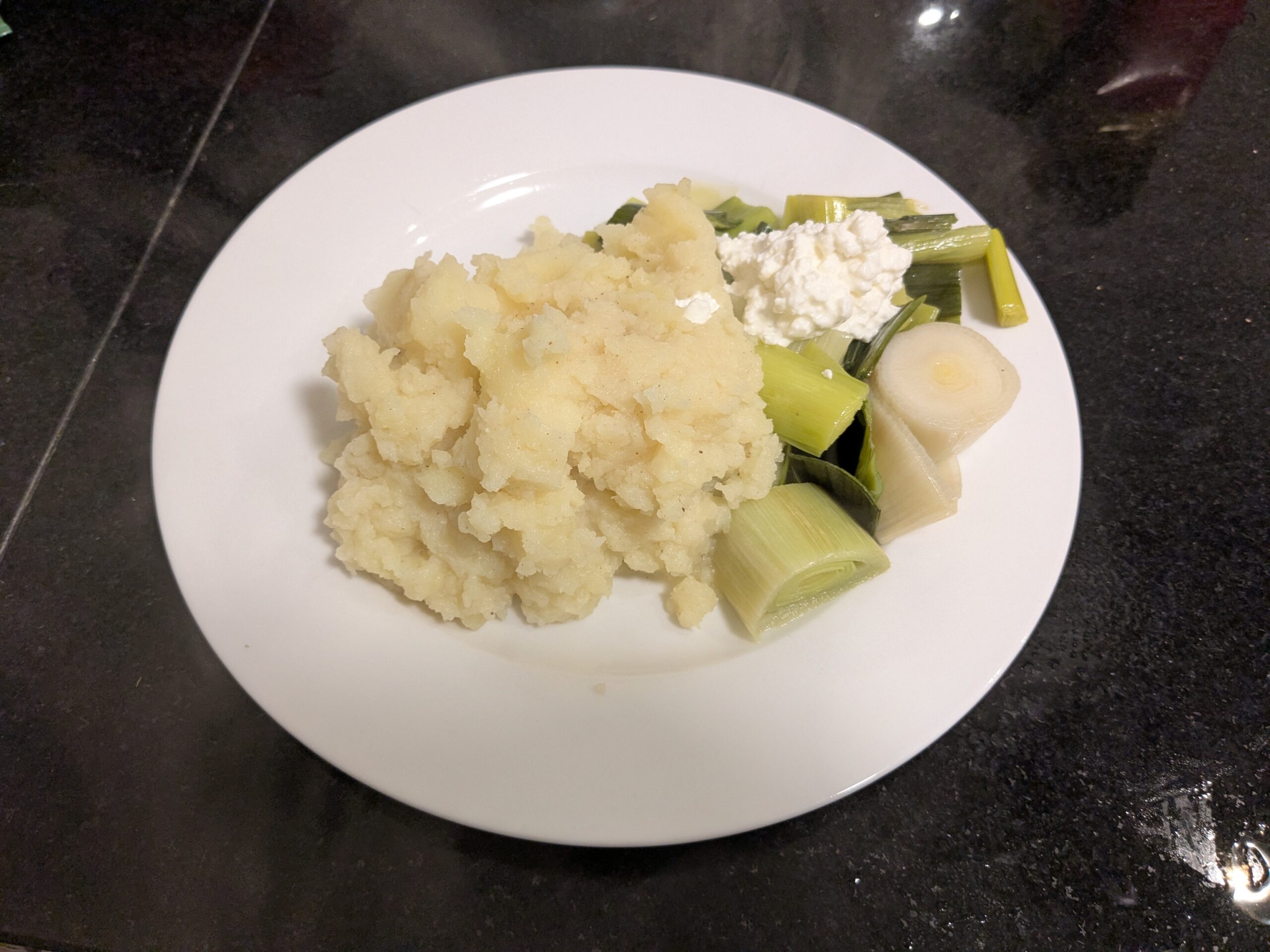 Gestoofde prei met aardappelpuree