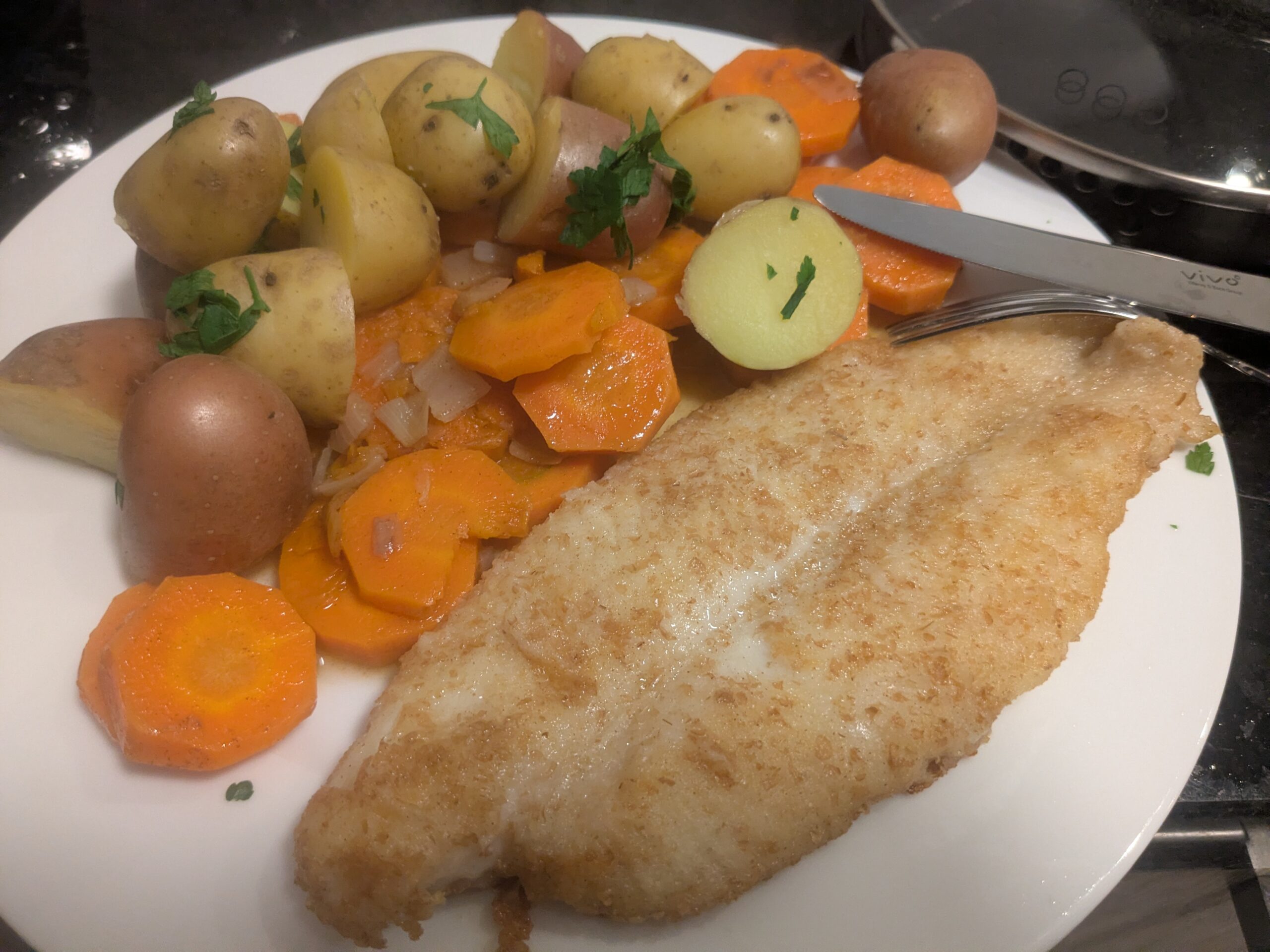 Gebakken pangasius met wortel en krieltjes