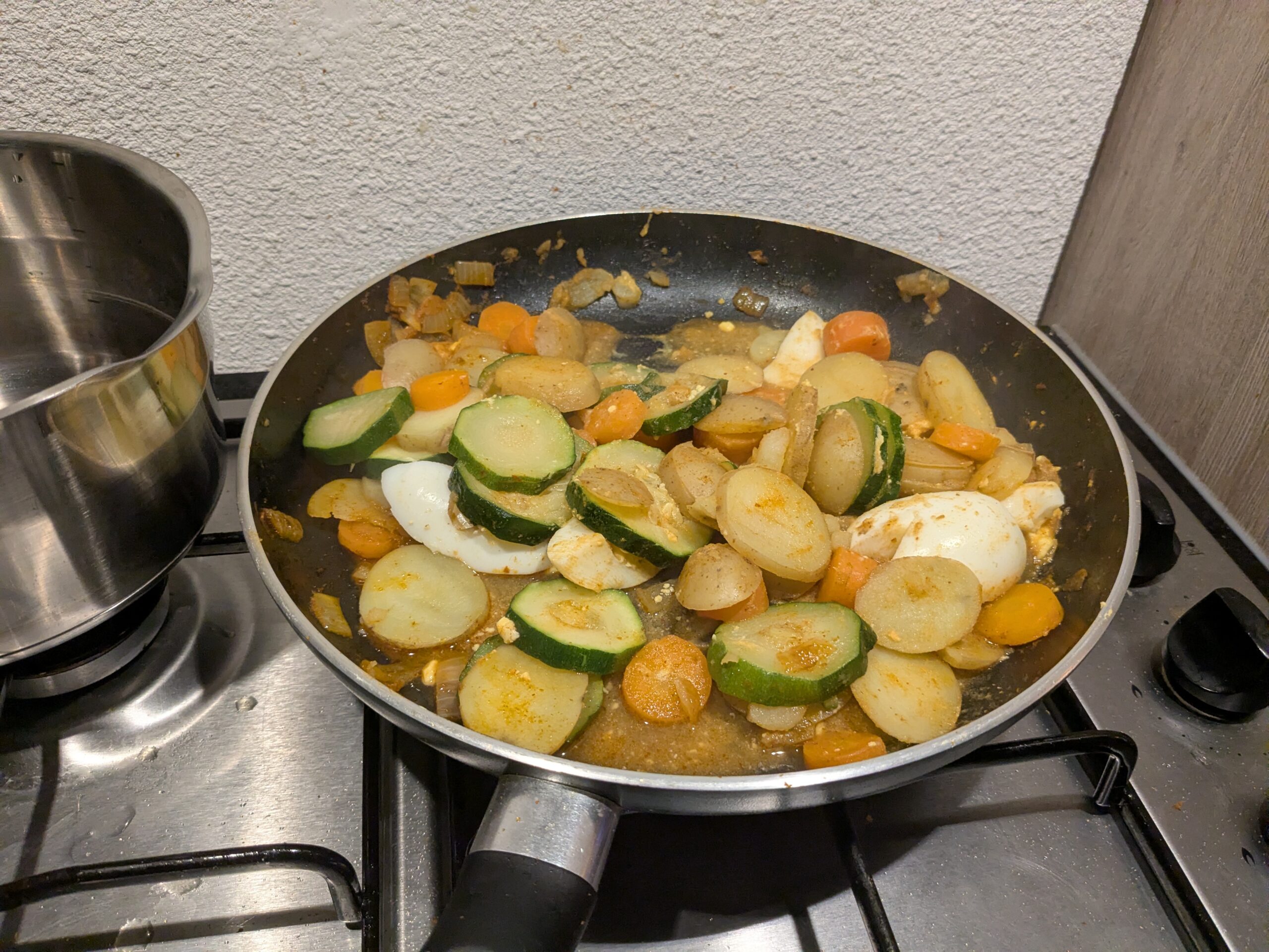 Aardappelcurry met courgette en wortel